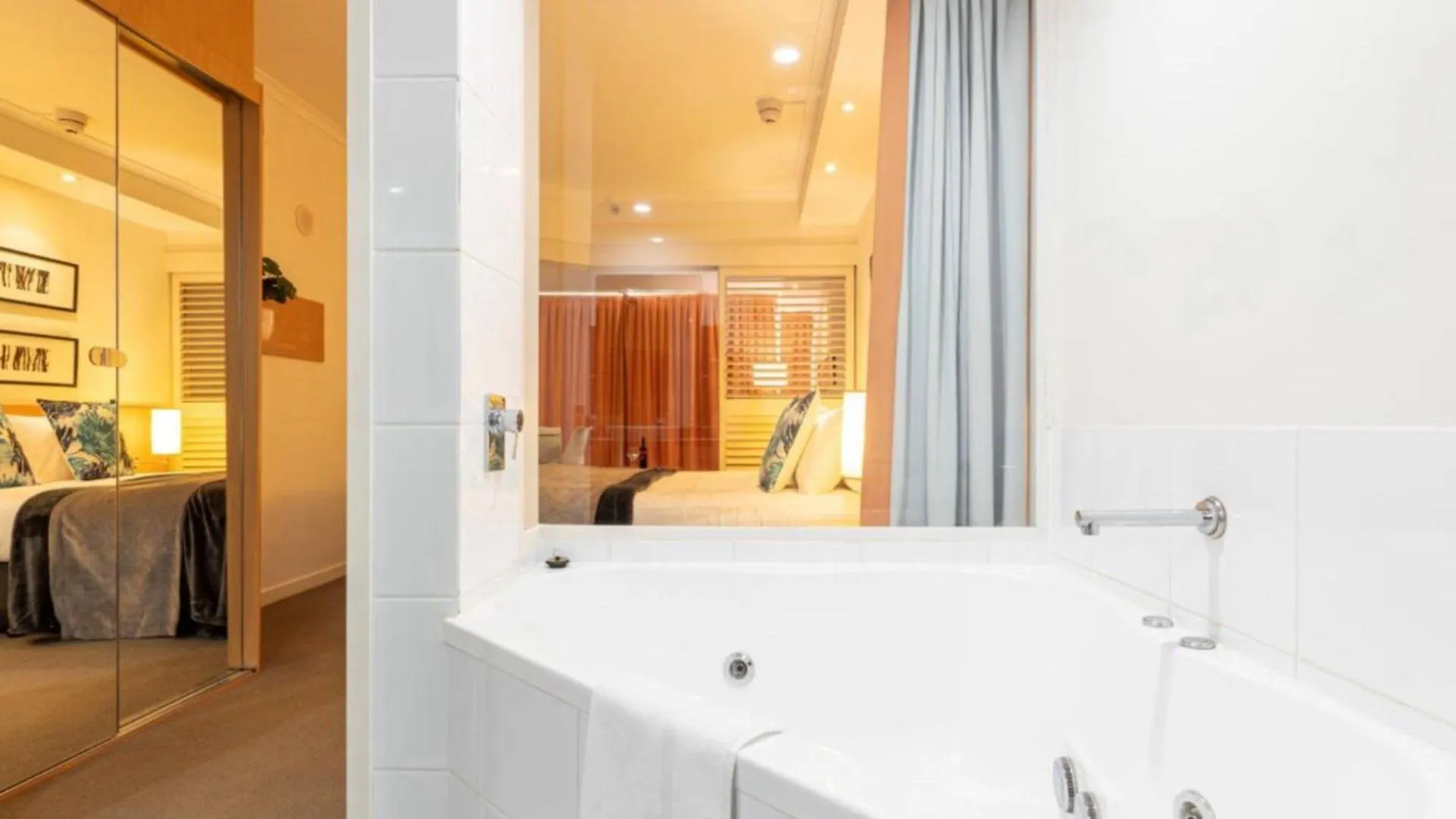 Spa Apartment - Beautiful Views Of Golf Course! Pelican Waters 0*,  Austrálie